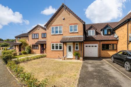 4 bedroom Link detached house for sale in Stirling Way, Welwyn Garden City, AL7