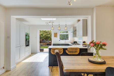 3 bedroom Terraced House for sale in The Crescent, Welwyn, AL6