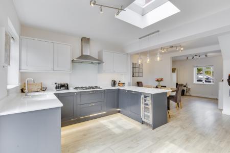 3 bedroom Terraced House for sale in The Crescent, Welwyn, AL6