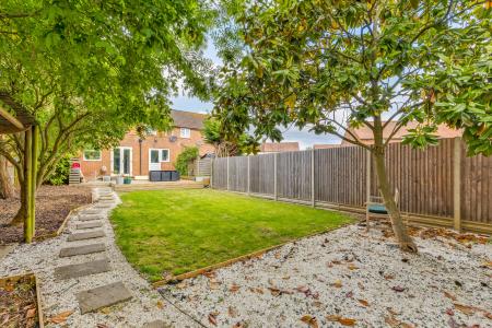 3 bedroom Terraced House for sale in The Crescent, Welwyn, AL6
