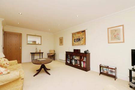 3 bedroom Apartment for sale in Wendover Lodge, Welwyn, Herts, AL6