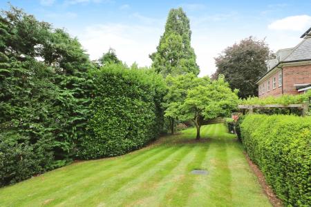 3 bedroom Apartment for sale in Wendover Lodge, Welwyn, Herts, AL6