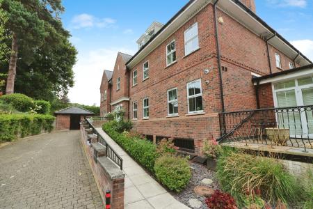 3 bedroom Apartment for sale in Wendover Lodge, Welwyn, Herts, AL6