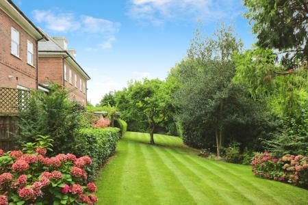 3 bedroom Apartment for sale in Wendover Lodge, Welwyn, Herts, AL6