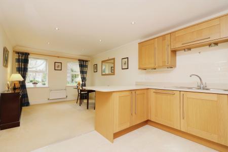 3 bedroom Apartment for sale in Wendover Lodge, Welwyn, Herts, AL6