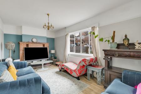 3 bedroom Detached house for sale in West Way, Harpenden, AL5