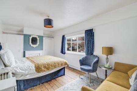 3 bedroom Detached house for sale in West Way, Harpenden, AL5