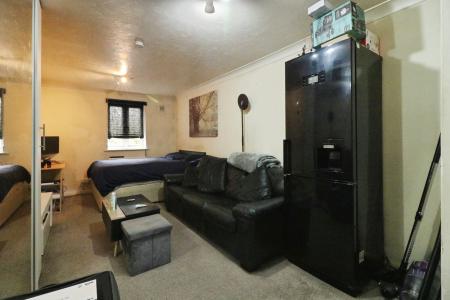 1 bedroom Studio flat for sale in Walsingham Close, Hatfield, AL10