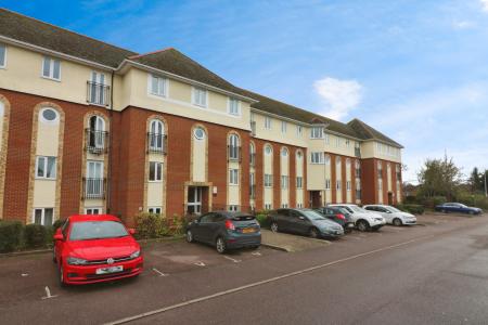 1 bedroom Studio flat for sale in Walsingham Close, Hatfield, AL10