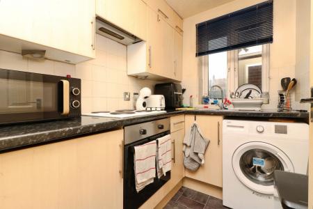 1 bedroom Studio flat for sale in Walsingham Close, Hatfield, AL10