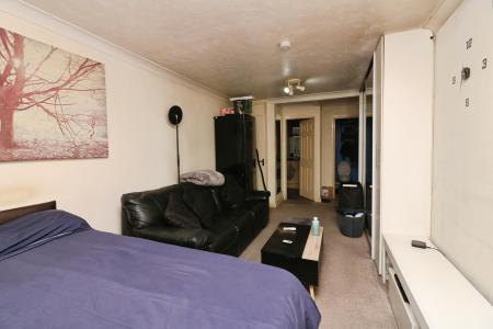 1 bedroom Studio flat for sale in Walsingham Close, Hatfield, AL10