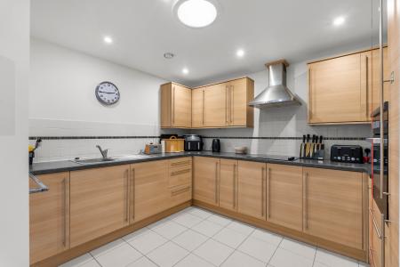 2 bedroom Flat for sale in Peel Court, Welwyn Garden City, AL8