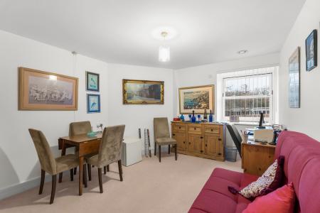 2 bedroom Flat for sale in Peel Court, Welwyn Garden City, AL8