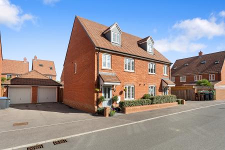 White Cross Drive, Woolmer Green, SG3