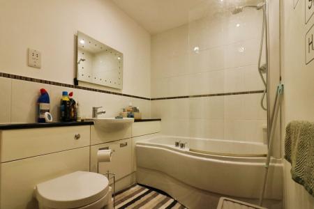 2 bedroom Flat for sale in Mendip Way, Great Ashby, Stevenage, SG1