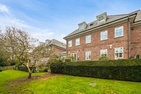 2 bedroom Flat for sale in Wendover Lodge, Welwyn, AL6