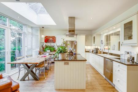 2 bedroom Flat for sale in Wendover Lodge, Welwyn, AL6