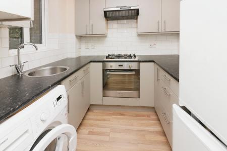 1 bedroom Terraced House to let in Carvers Croft, Woolmer Green, SG3