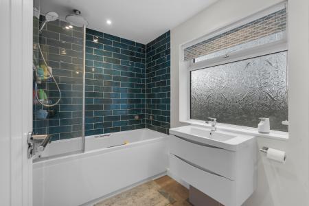 3 bedroom Terraced House for sale in Tudor Road, Welwyn, AL6