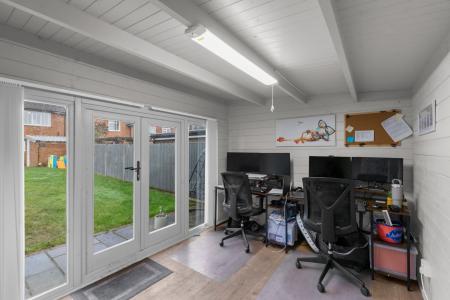 3 bedroom Terraced House for sale in Tudor Road, Welwyn, AL6