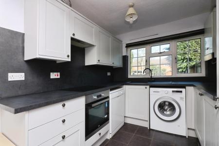 4 bedroom Terraced House to let in Cecil Crescent, Hatfield, AL10