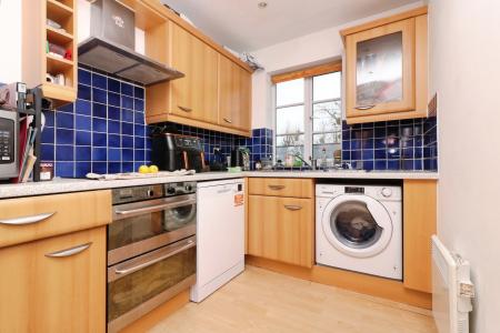 2 bedroom Flat for sale in Newland Gardens, Hertford, SG13