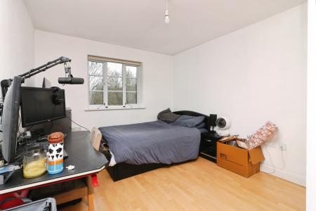 2 bedroom Flat for sale in Newland Gardens, Hertford, SG13