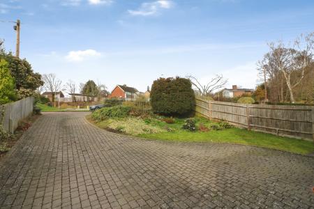 3 bedroom Detached house to let in Church Street, Welwyn, AL6