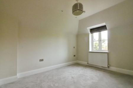 3 bedroom Detached house to let in Church Street, Welwyn, AL6