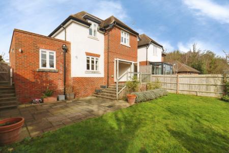 3 bedroom Detached house to let in Church Street, Welwyn, AL6