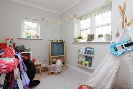 4 bedroom End of terrace house for sale in Mortimer Crescent, King's Park