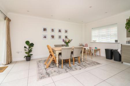 4 bedroom End of terrace house for sale in Mortimer Crescent, King's Park