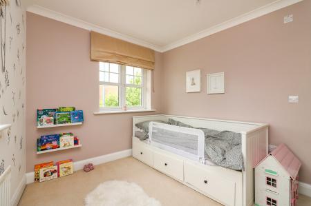 4 bedroom End of terrace house for sale in Mortimer Crescent, King's Park