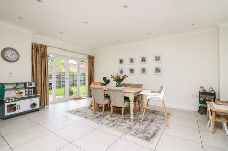 4 bedroom End of terrace house for sale in Mortimer Crescent, King's Park