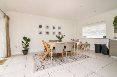 4 bedroom End of terrace house for sale in Mortimer Crescent, King's Park