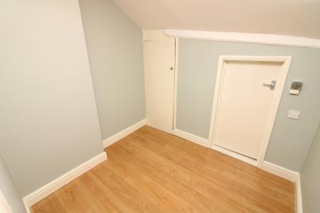 2 bedroom Maisonette to let in High Street, Welwyn, AL6