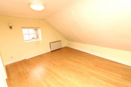 2 bedroom Maisonette to let in High Street, Welwyn, AL6