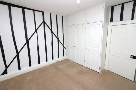 2 bedroom Maisonette to let in High Street, Welwyn, AL6