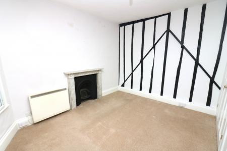 2 bedroom Maisonette to let in High Street, Welwyn, AL6