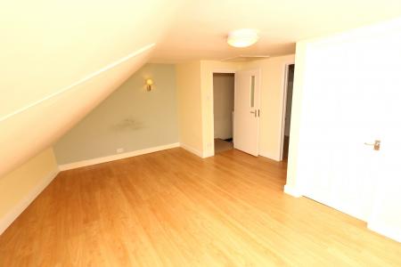 2 bedroom Maisonette to let in High Street, Welwyn, AL6