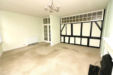 2 bedroom Maisonette to let in High Street, Welwyn, AL6