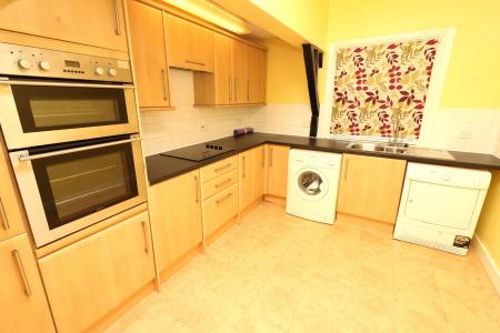 2 bedroom Maisonette to let in High Street, Welwyn, AL6