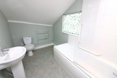 2 bedroom Maisonette to let in High Street, Welwyn, AL6