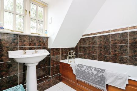 5 bedroom Detached house to let in Bracken Lane, Welwyn, AL6