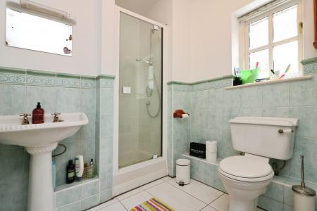 5 bedroom Detached house to let in Bracken Lane, Welwyn, AL6