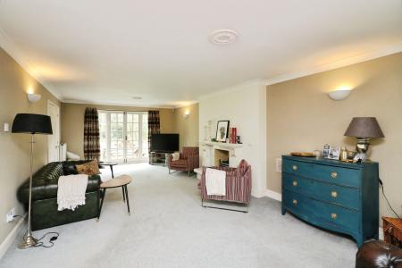 5 bedroom Detached house to let in Bracken Lane, Welwyn, AL6