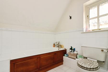 5 bedroom Detached house to let in Bracken Lane, Welwyn, AL6