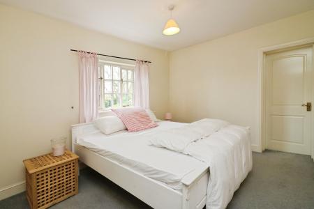 5 bedroom Detached house to let in Bracken Lane, Welwyn, AL6