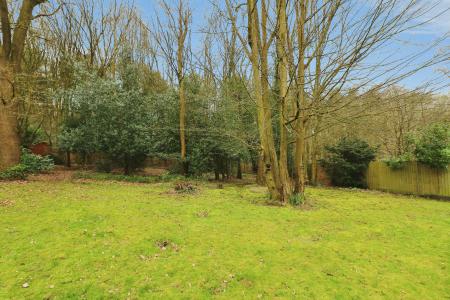 5 bedroom Detached house to let in Bracken Lane, Welwyn, AL6