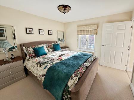 4 bedroom Town house for sale in Devon Mead, Hatfield, AL10